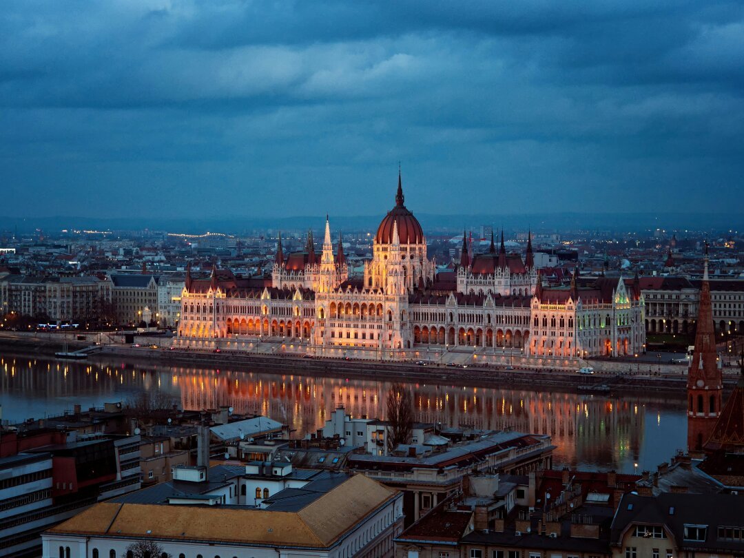 Norton Peak World Time - Budapest